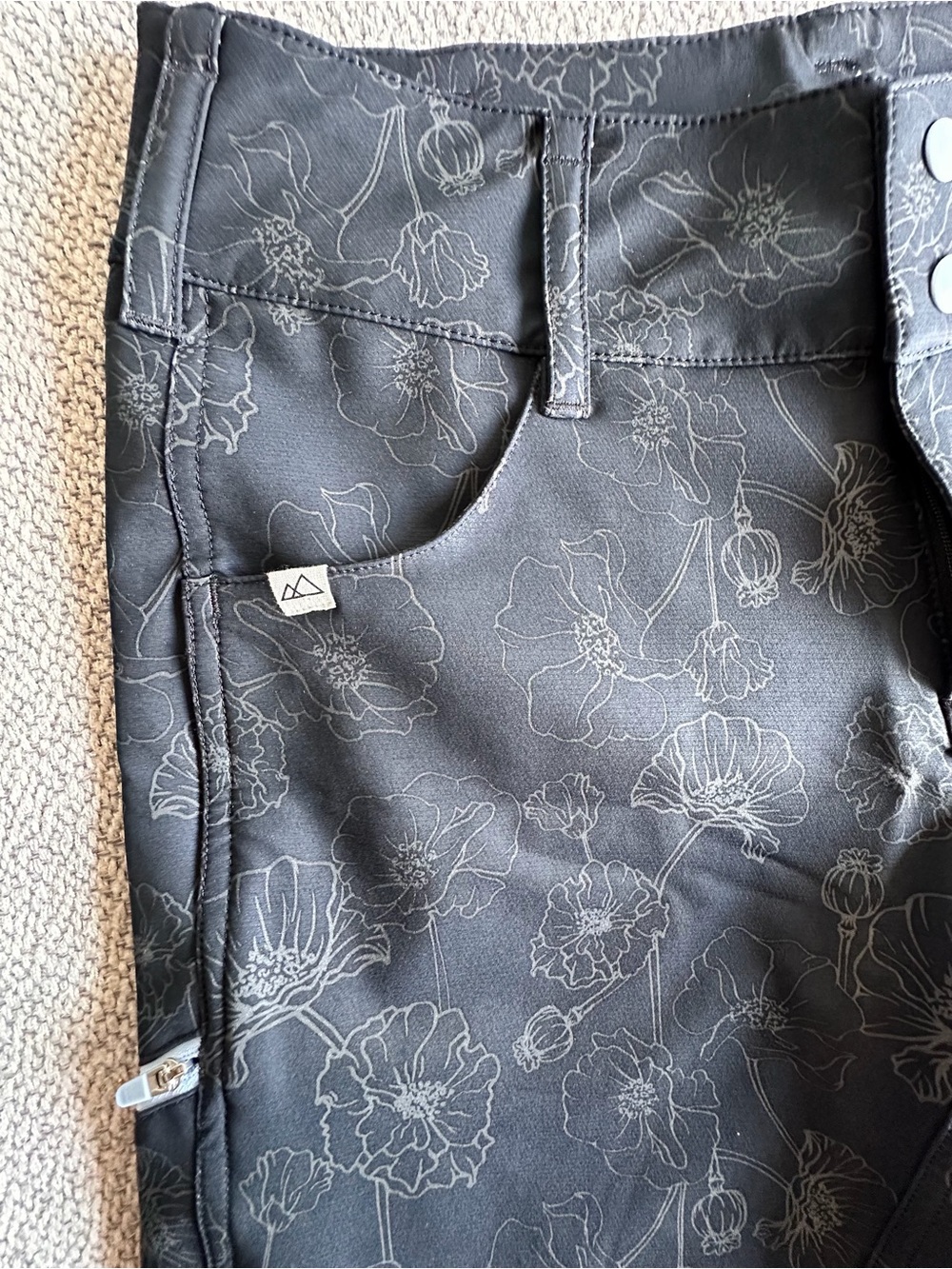 Wild Rye Freel MTB Bike Shorts Women's 6 Lotus
Greyscale Floral 12 - Picture 11 of 16